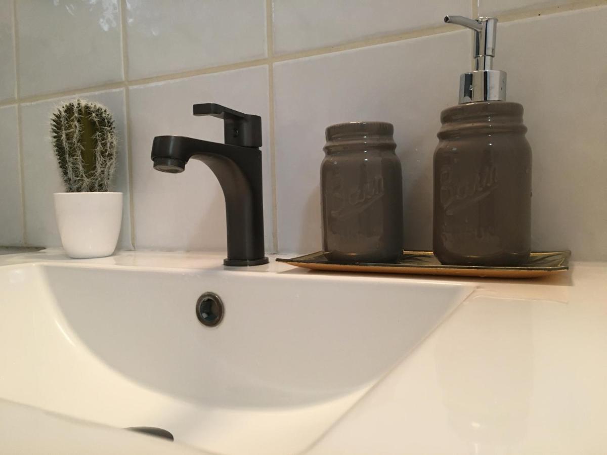 L'Appart Spa Privé, jacuzzi et sauna, accès exclusif Sainte-Rose Esterno foto