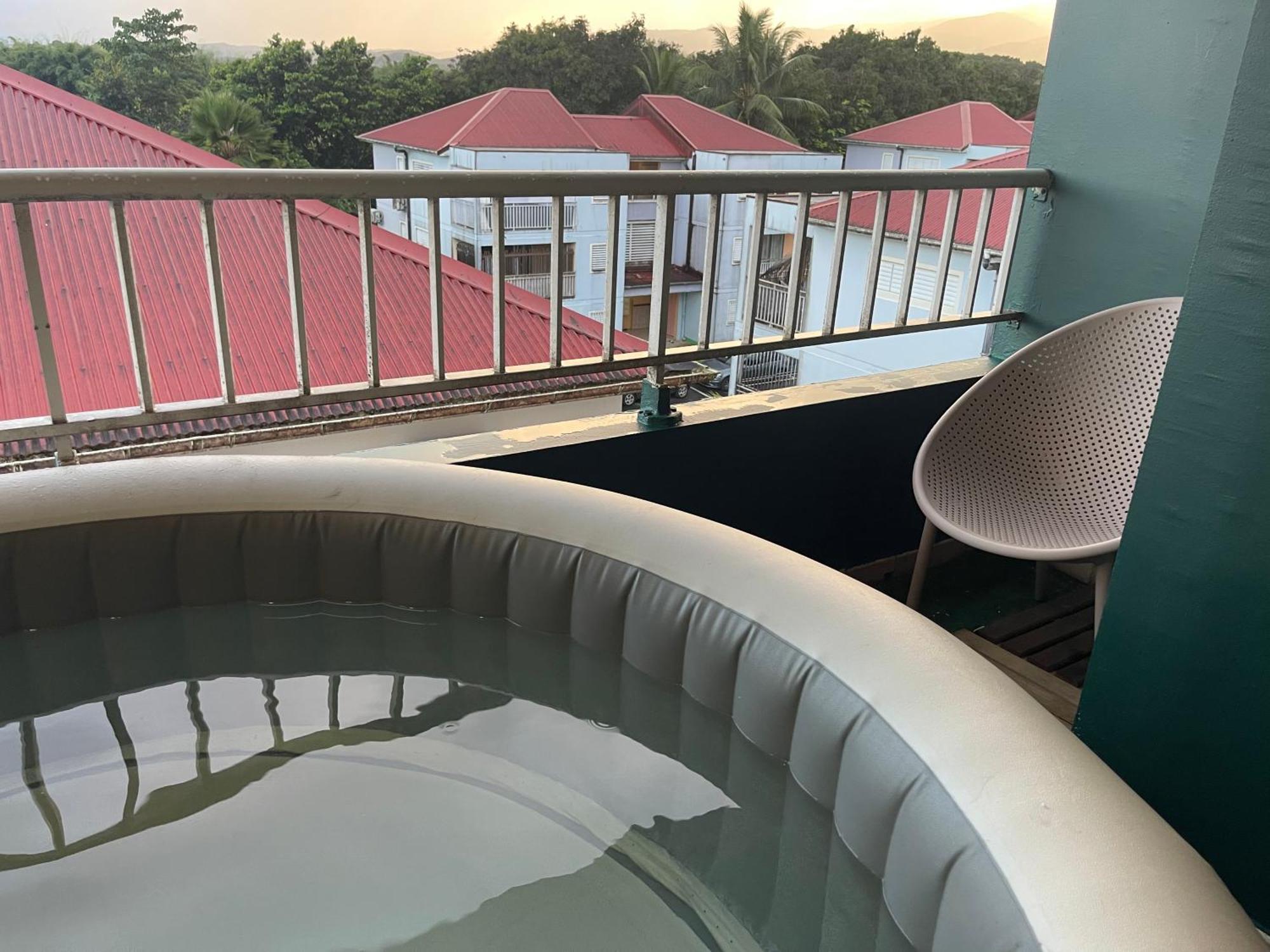 L'Appart Spa Privé, jacuzzi et sauna, accès exclusif Sainte-Rose Esterno foto