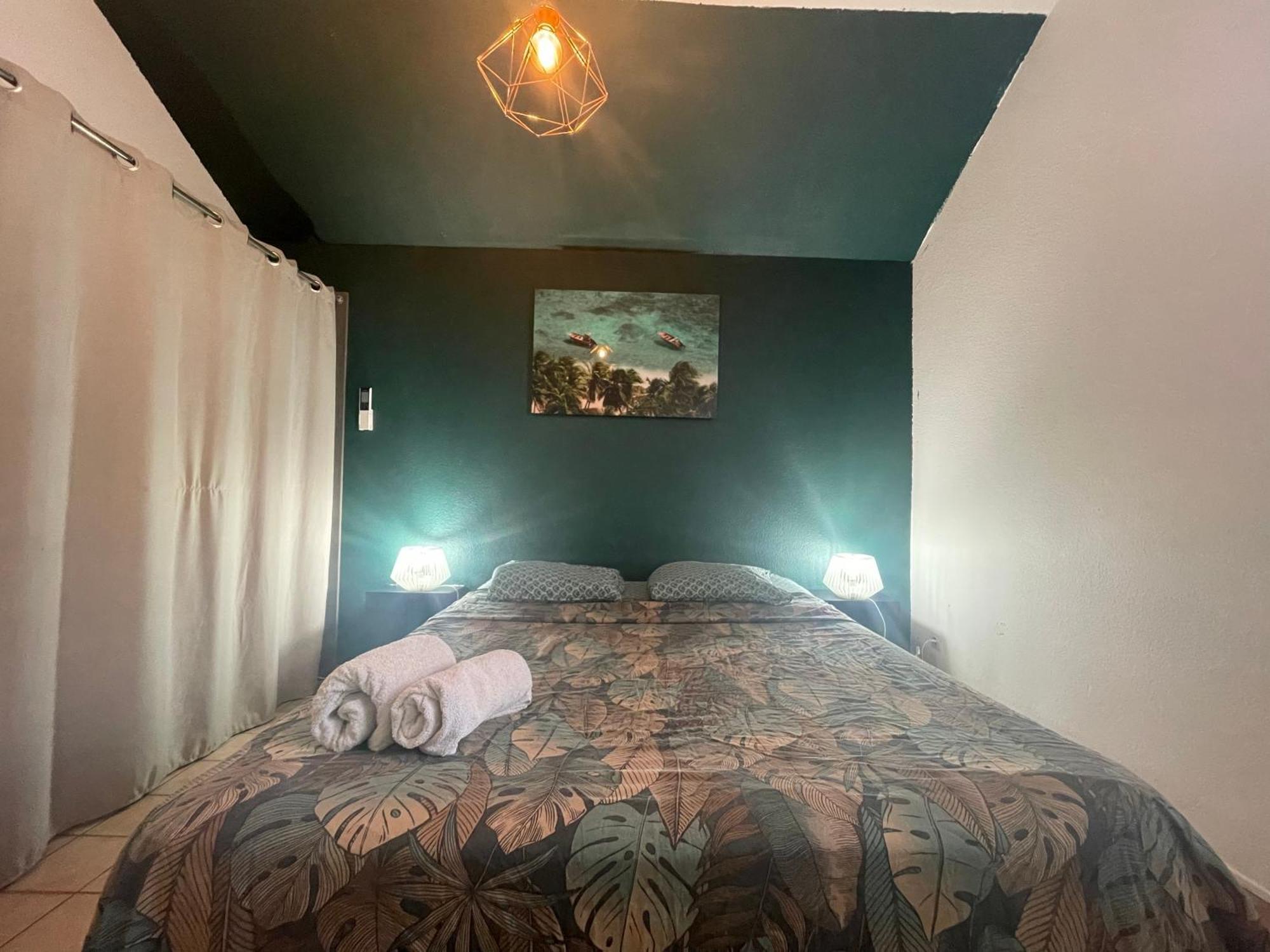 L'Appart Spa Privé, jacuzzi et sauna, accès exclusif Sainte-Rose Esterno foto